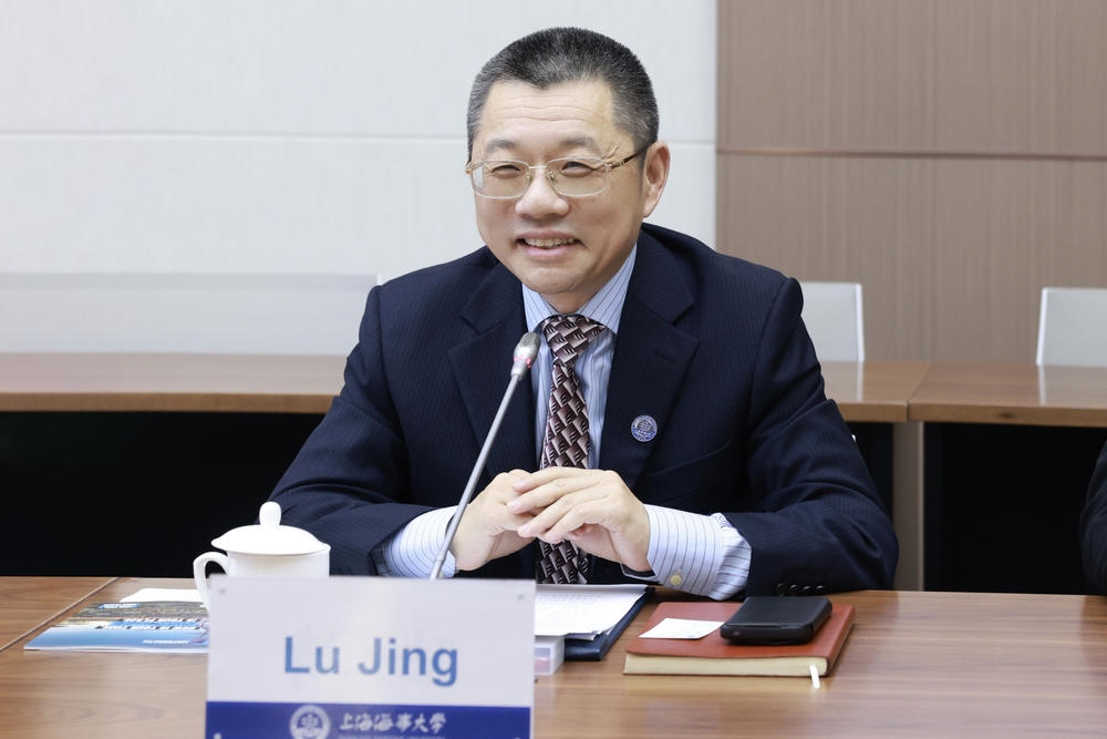 陆靖校长致欢迎辞